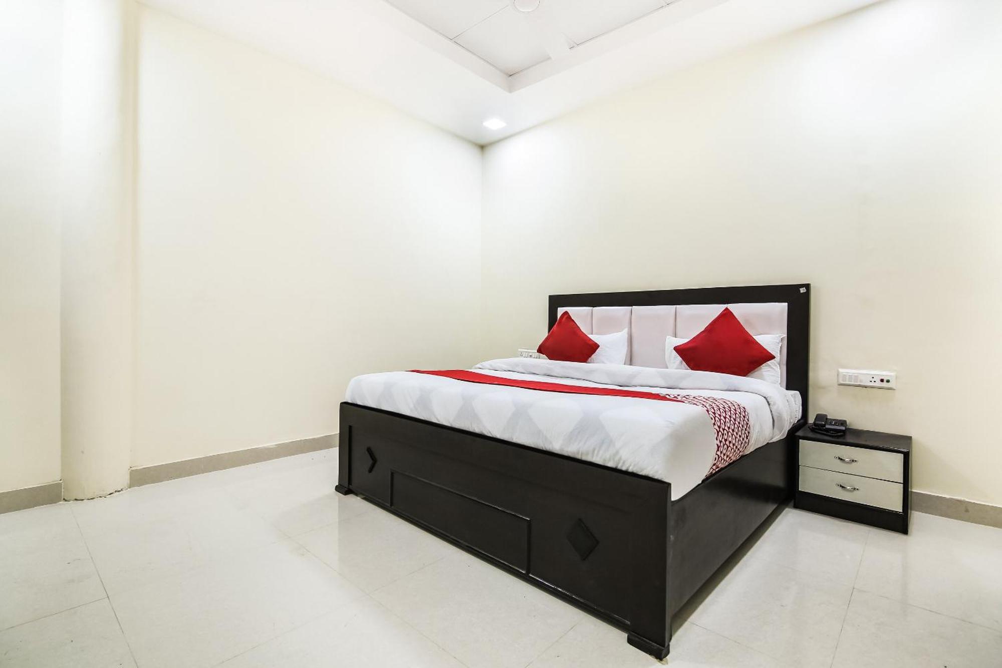 โอโย 67353 โฮเต็ล แม็คนั่ม Hotel Hisar ภายนอก รูปภาพ