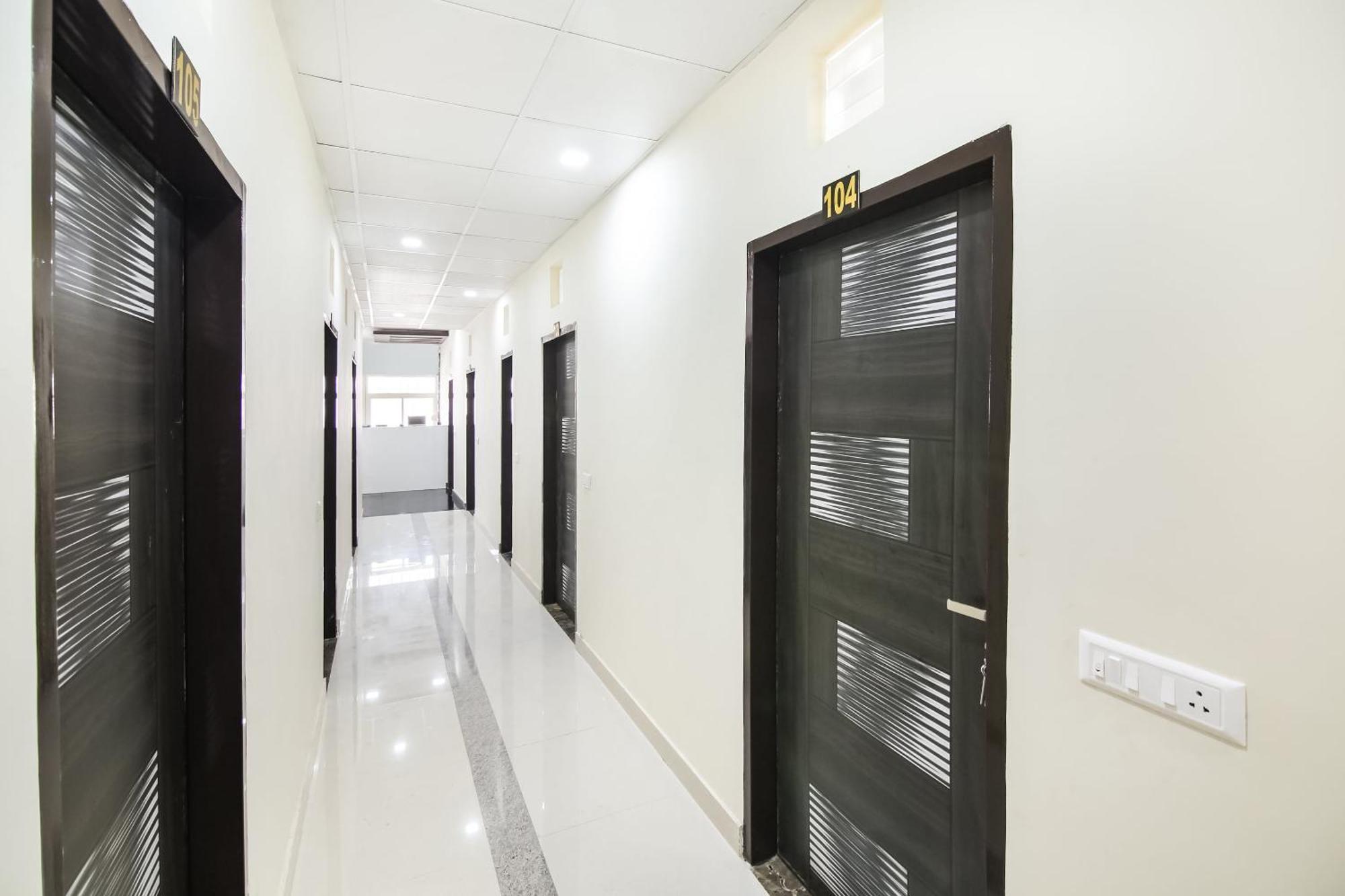 โอโย 67353 โฮเต็ล แม็คนั่ม Hotel Hisar ภายนอก รูปภาพ
