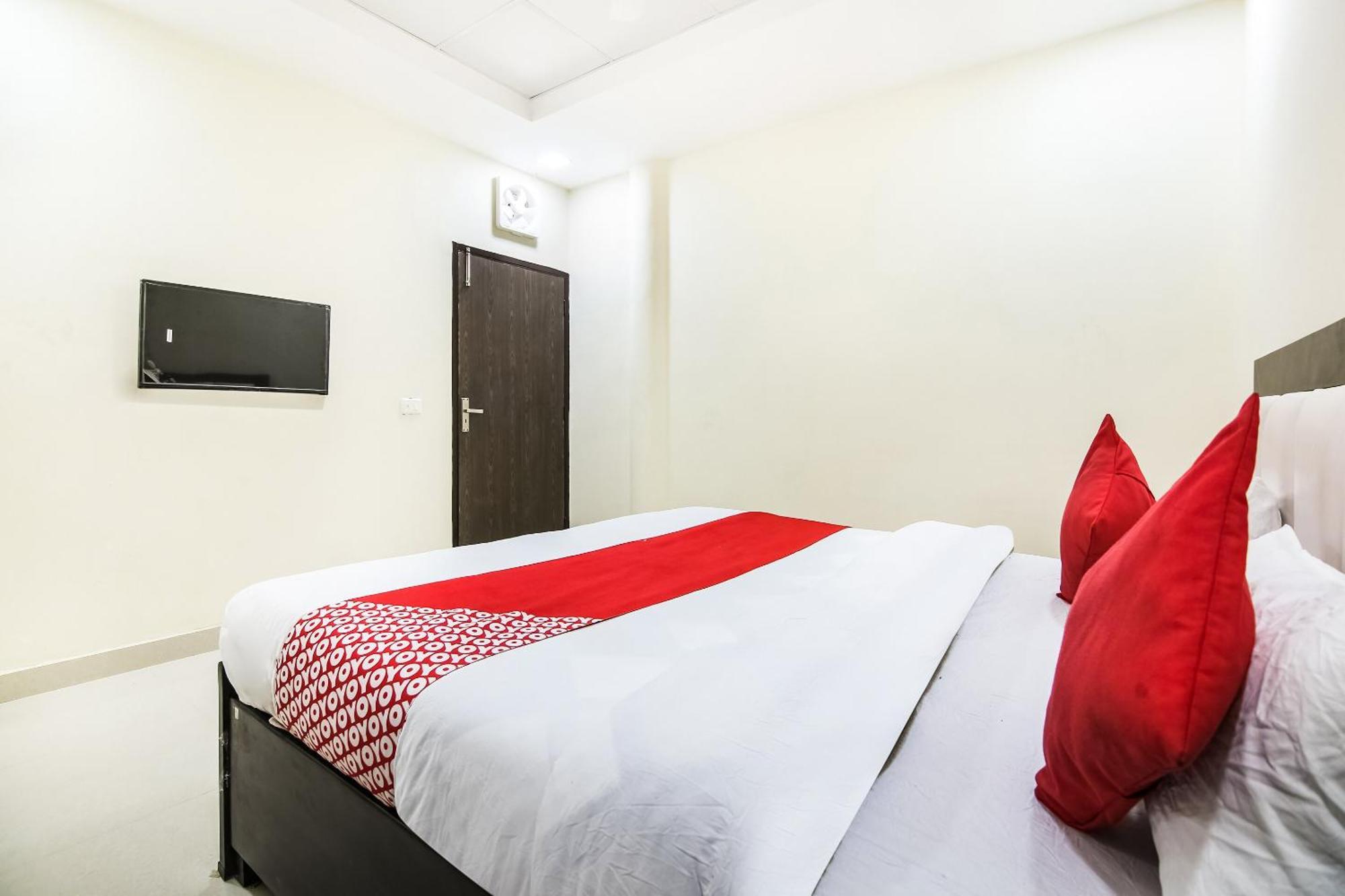 โอโย 67353 โฮเต็ล แม็คนั่ม Hotel Hisar ภายนอก รูปภาพ