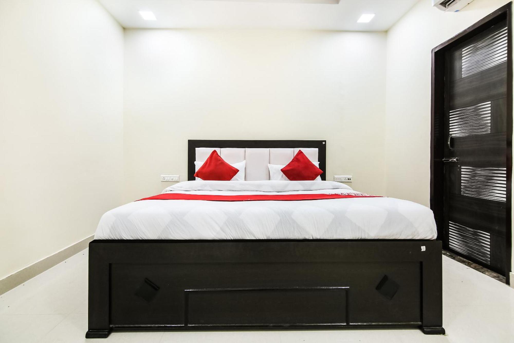 โอโย 67353 โฮเต็ล แม็คนั่ม Hotel Hisar ภายนอก รูปภาพ
