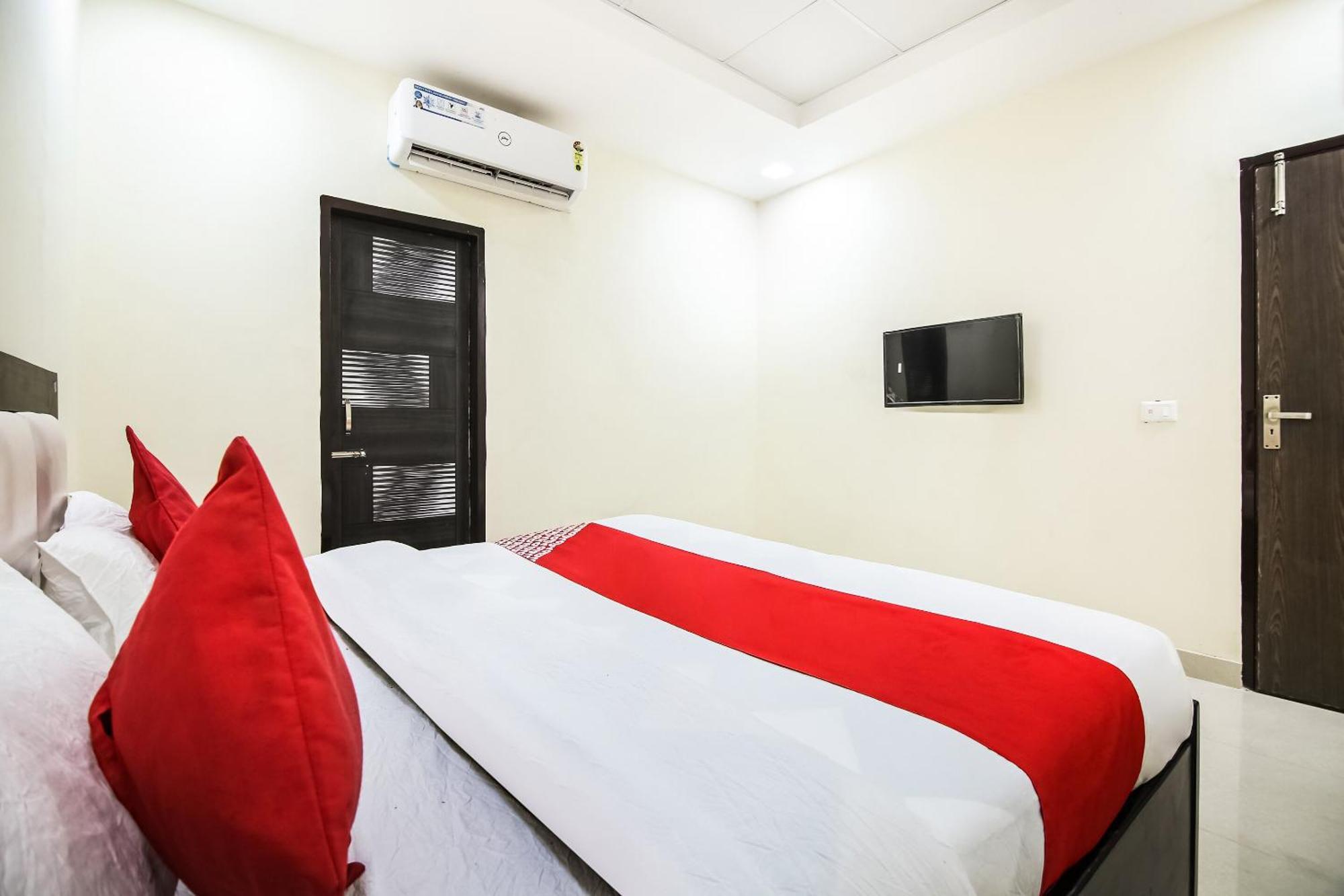 โอโย 67353 โฮเต็ล แม็คนั่ม Hotel Hisar ภายนอก รูปภาพ